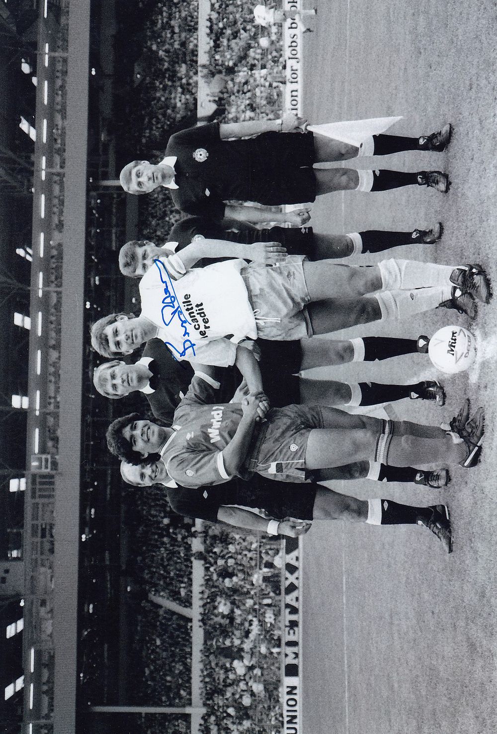 Lot 360: Autographed BRYAN ROBSON 12 x 8 Photo :...