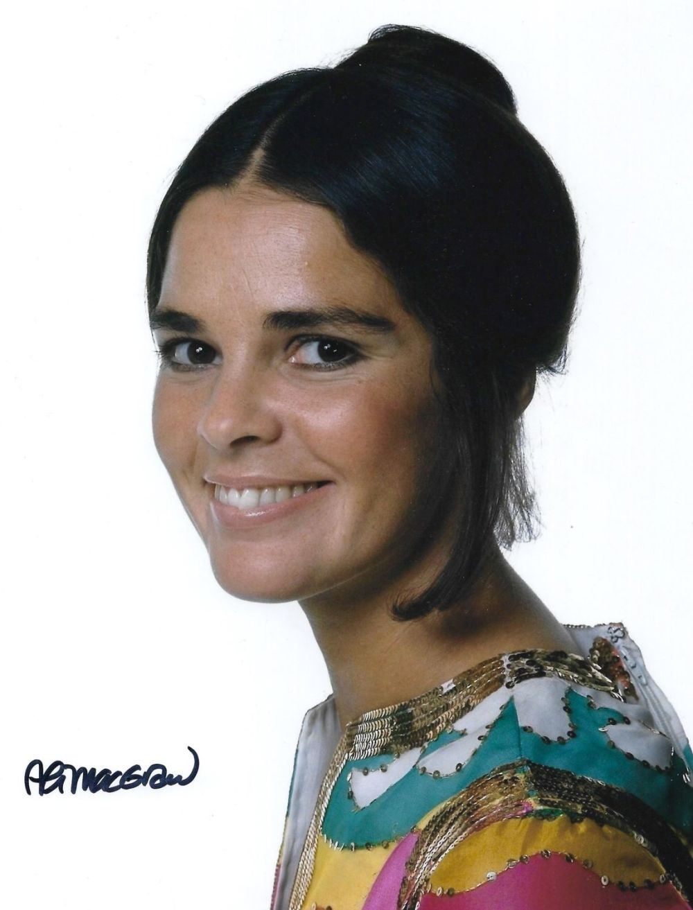 Lot 328: Actor, Ali MacGraw signed 10x8 colour photograph. MacGraw...