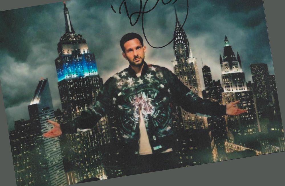 Lot 431: Dynamo 6X4 signed colour photograph UK Magician cityscape...