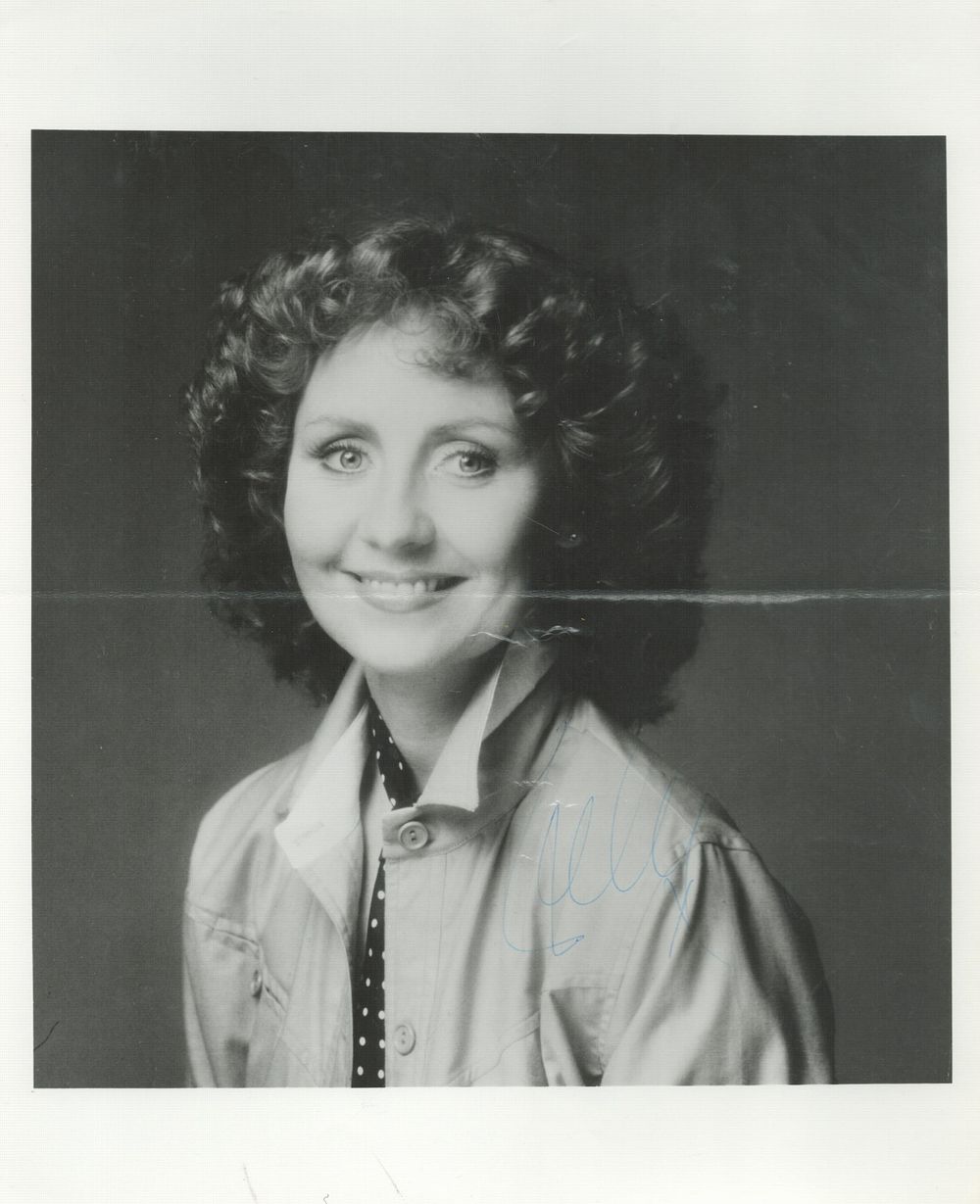 Lot 169: Lulu signed 10x8inch black and white photo.