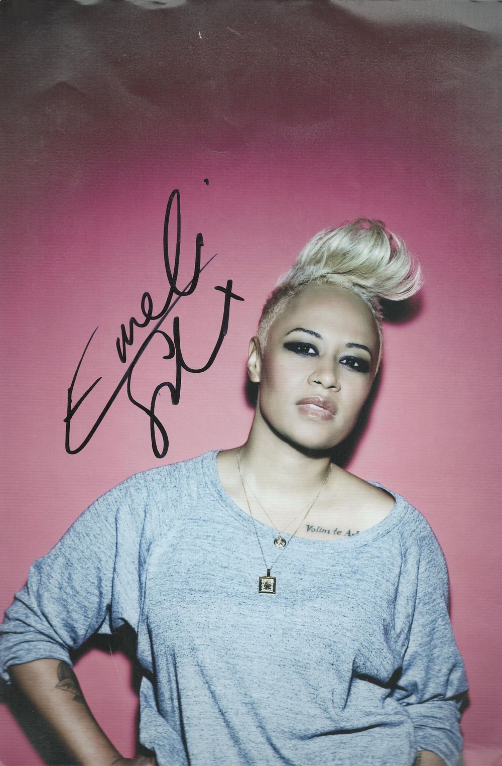 Lot 173: Emeli Sande signed 12x8inch colour photo.