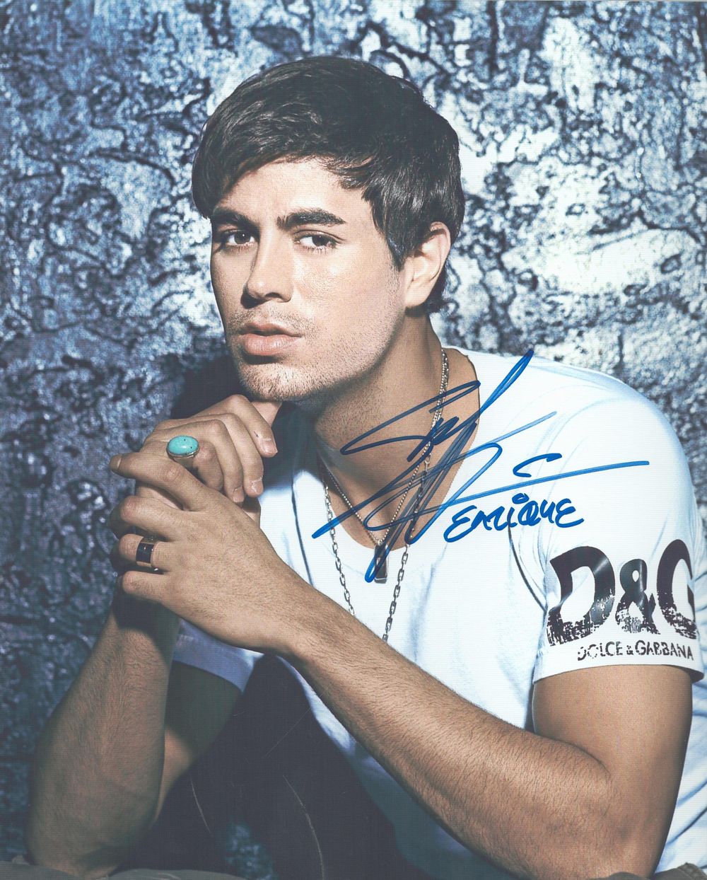 Lot 184: Enrique Iglesias signed 10x8inch colour photo.