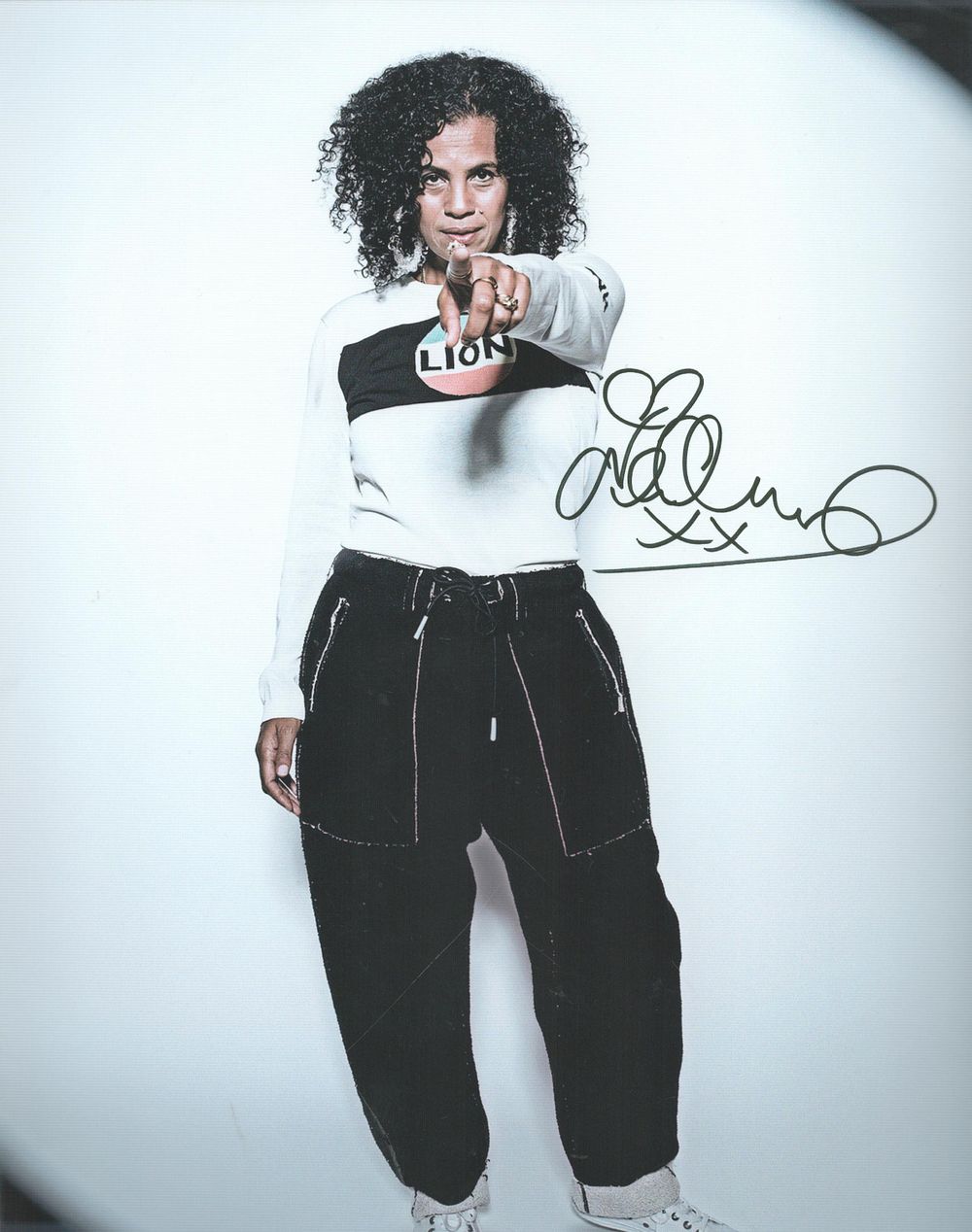 Lot 186: Neneh Cherry signed 10x8inch colour photo.