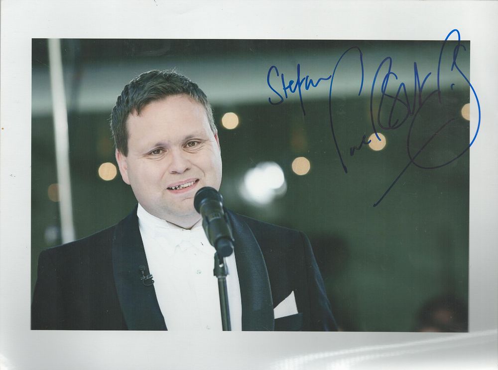 Lot 192: Paul Potts signed 10x8inch colour photo.