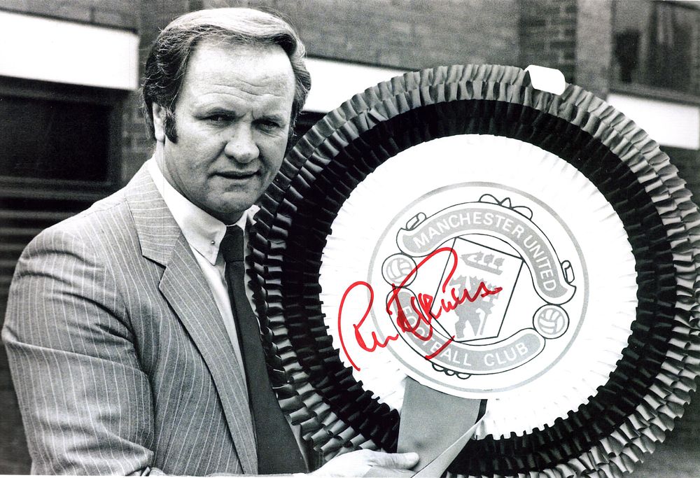 Lot 277: Ron Atkinson signed 12x8inch black and white photo.
