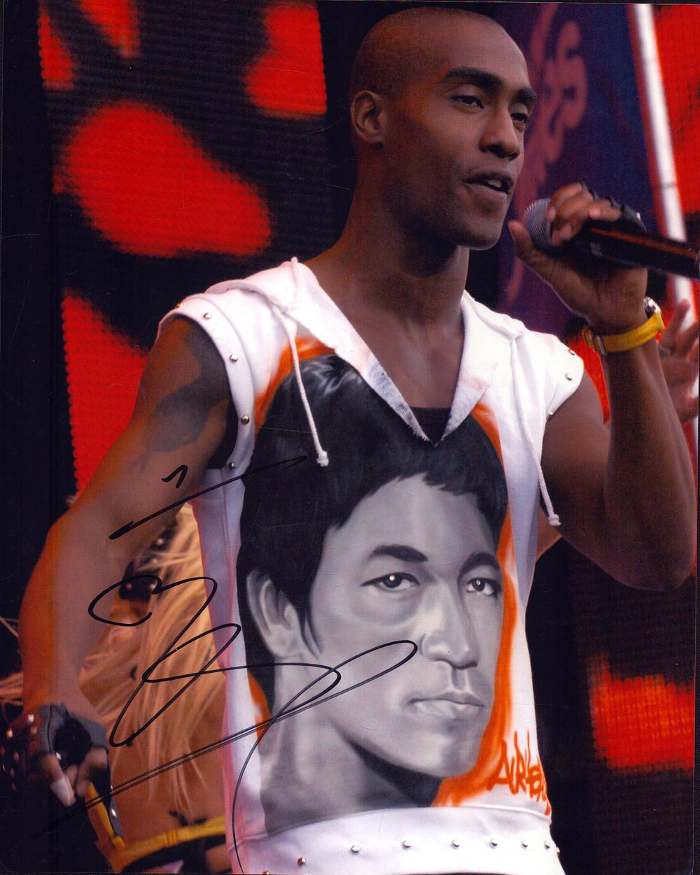 Lot 287: Simon Webbe signed 10x8inch colour photo.