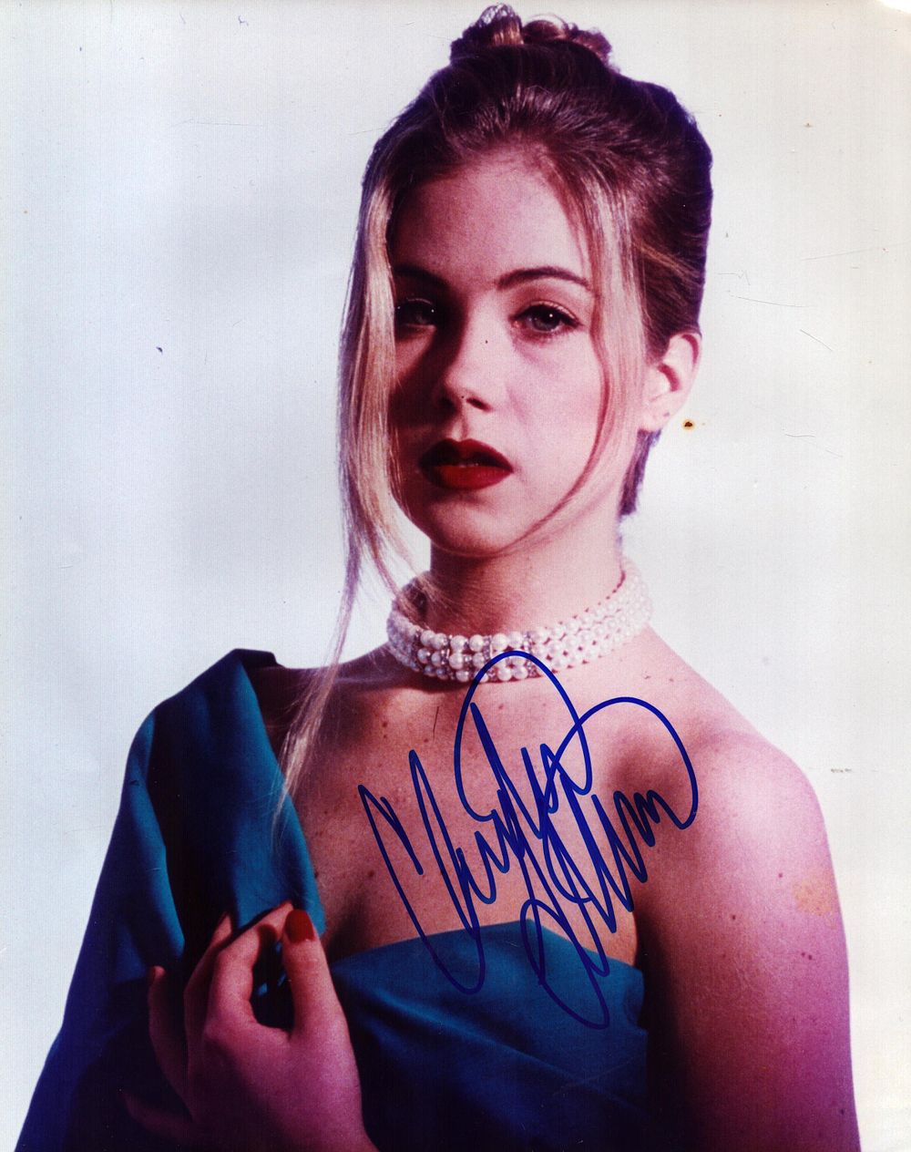 Lot 292: Christina Applegate signed 10x8inch colour photo.