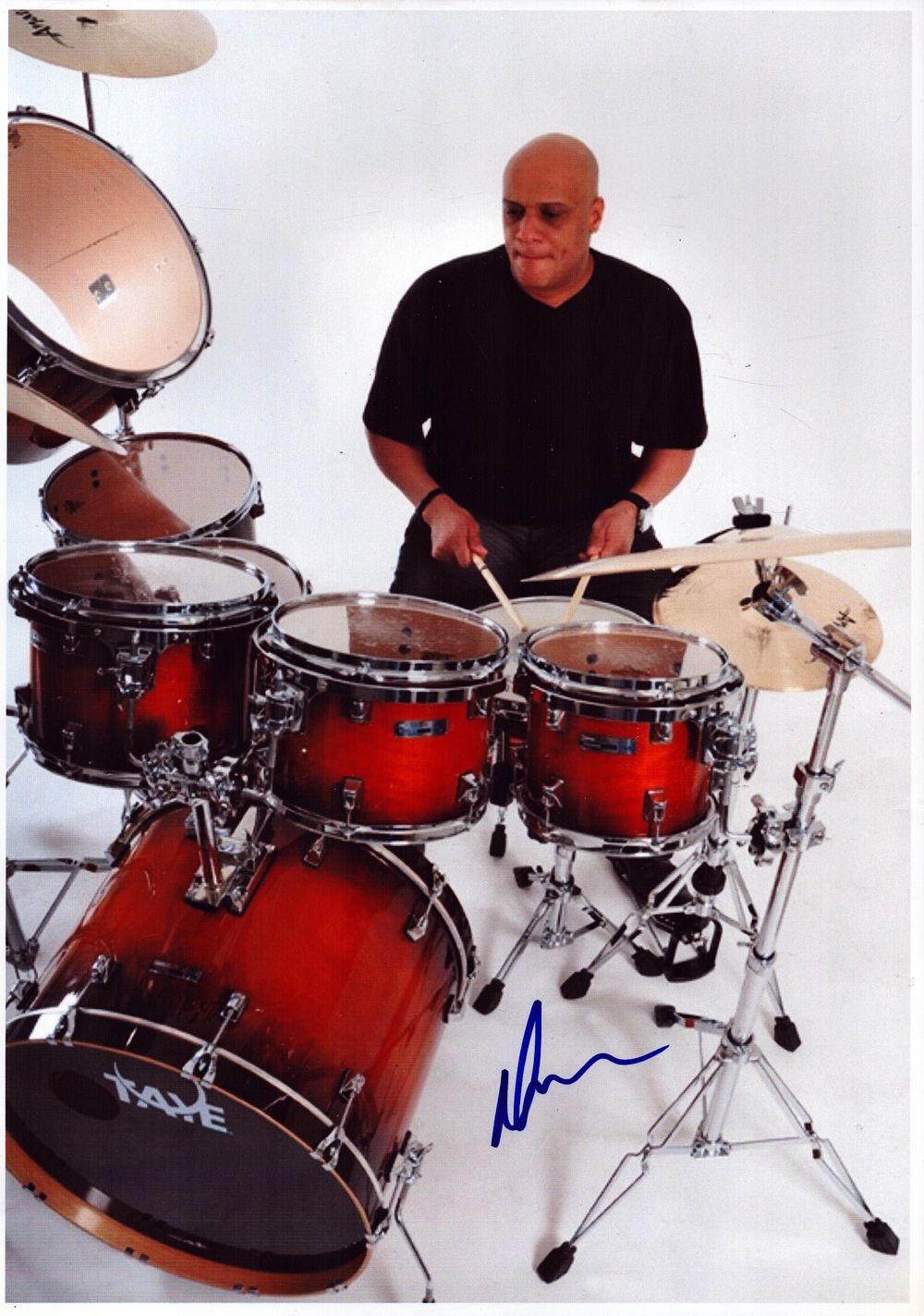 Lot 303: Mel Gaynor (Simple Minds) signed 12x8inch colour photo.