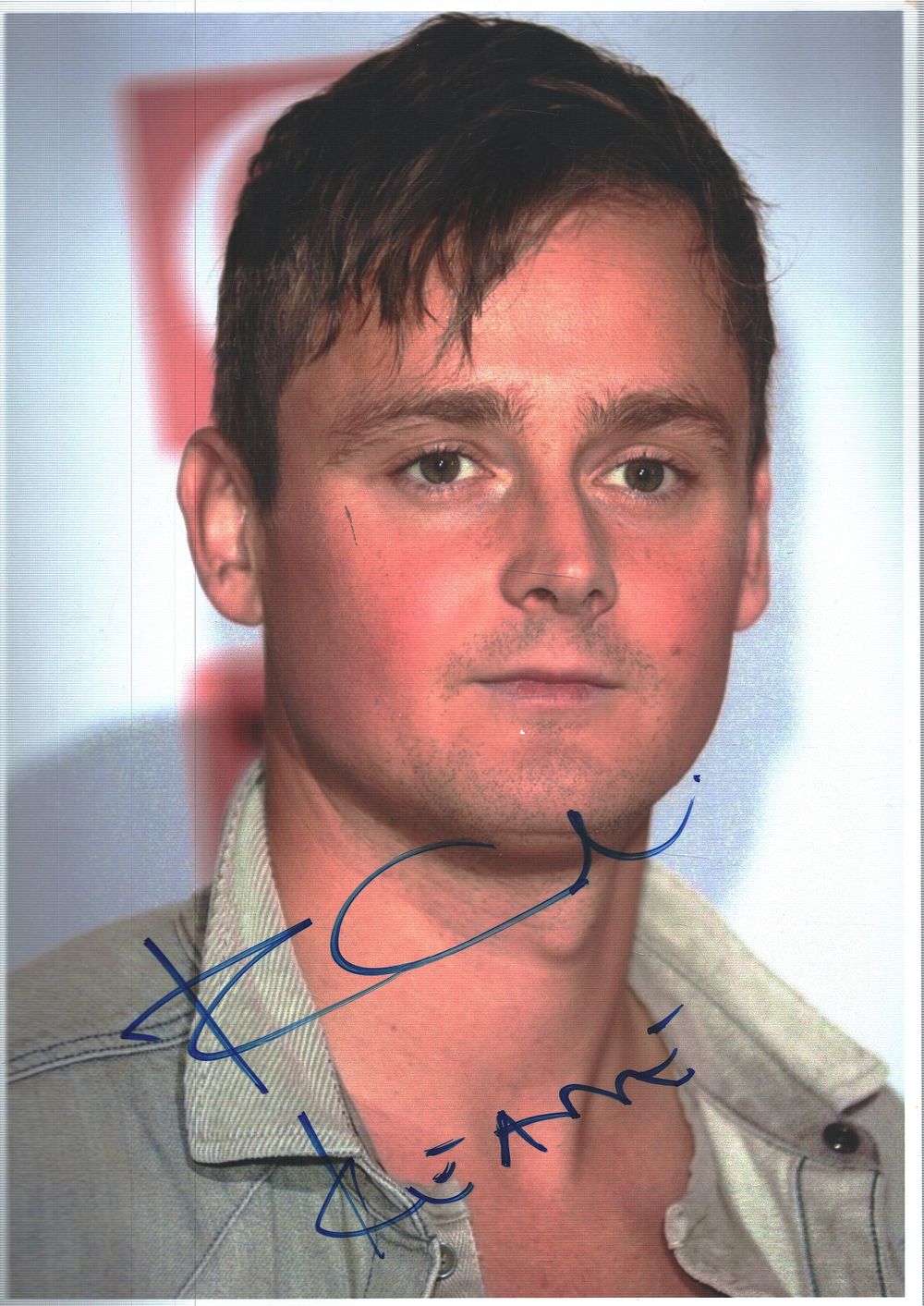 Lot 350: Tom Chaplin (Keane) signed 12x8inch colour photo.
