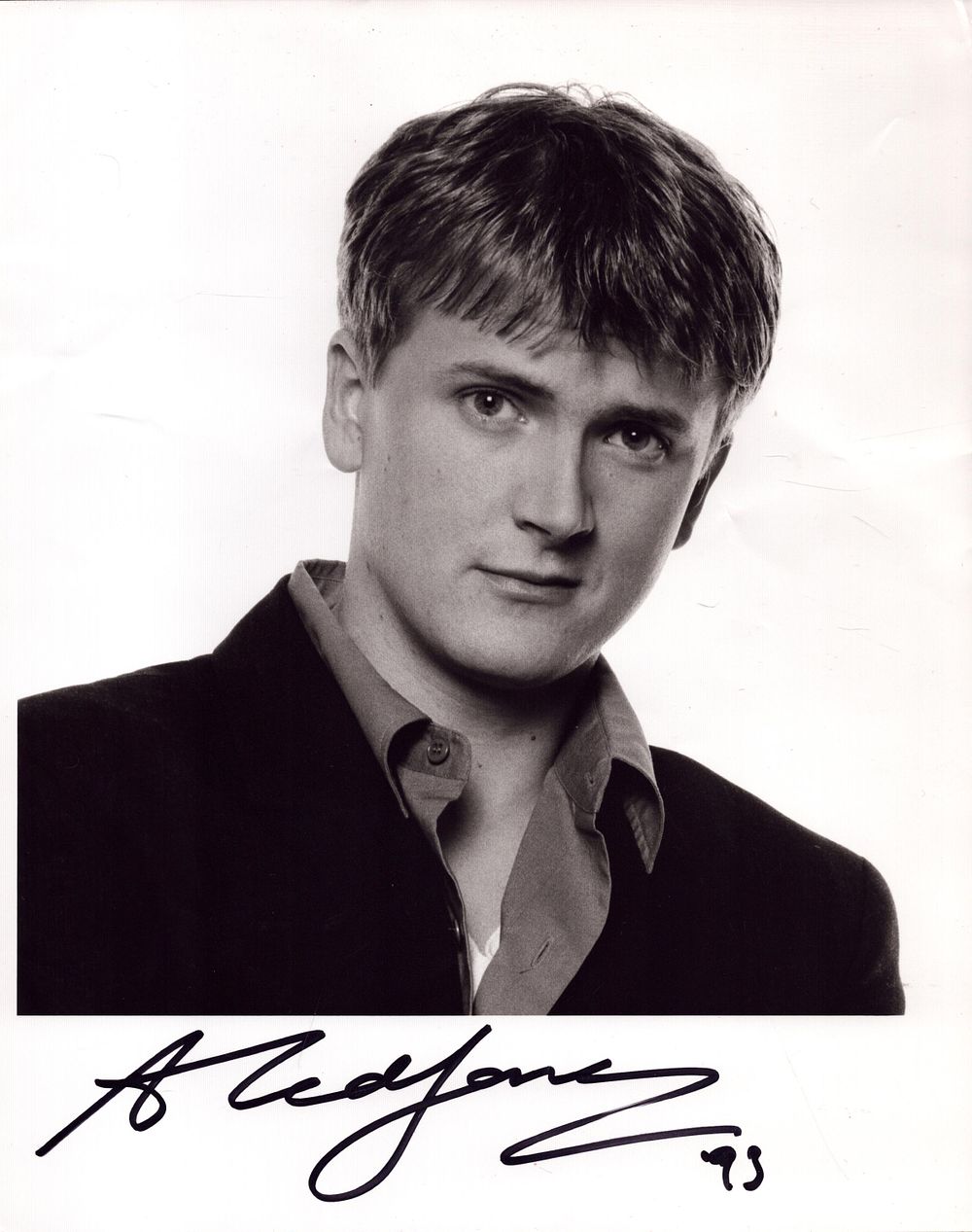 Lot 380: Aled Jones signed 10x8inch black and white photo.