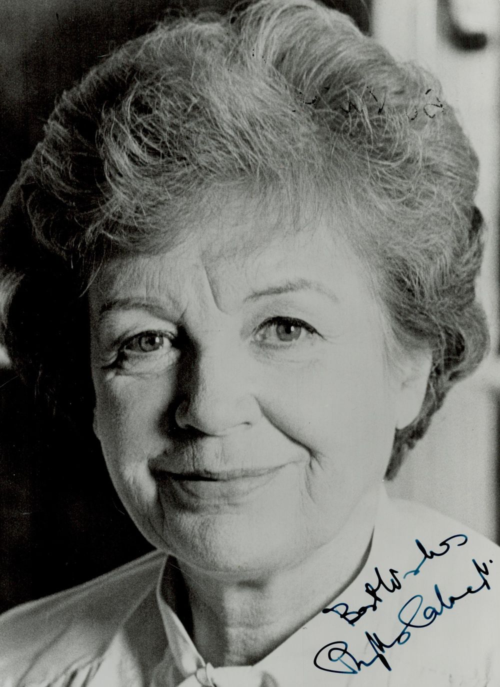Lot 639: Phyllis Calvert signed black & white photo Approx....