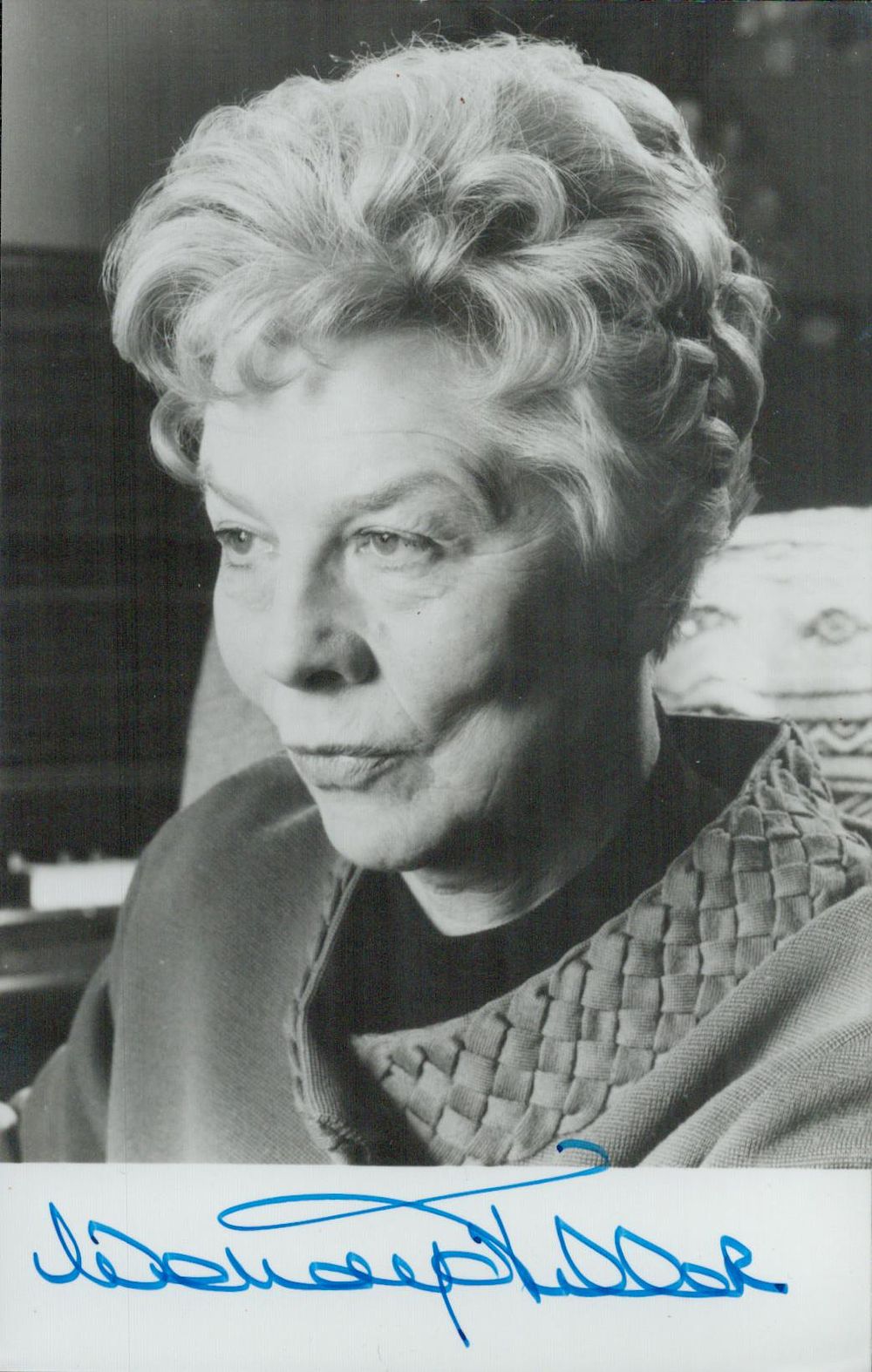 Lot 640: Wendy Hiller signed black & white photo 6x4...