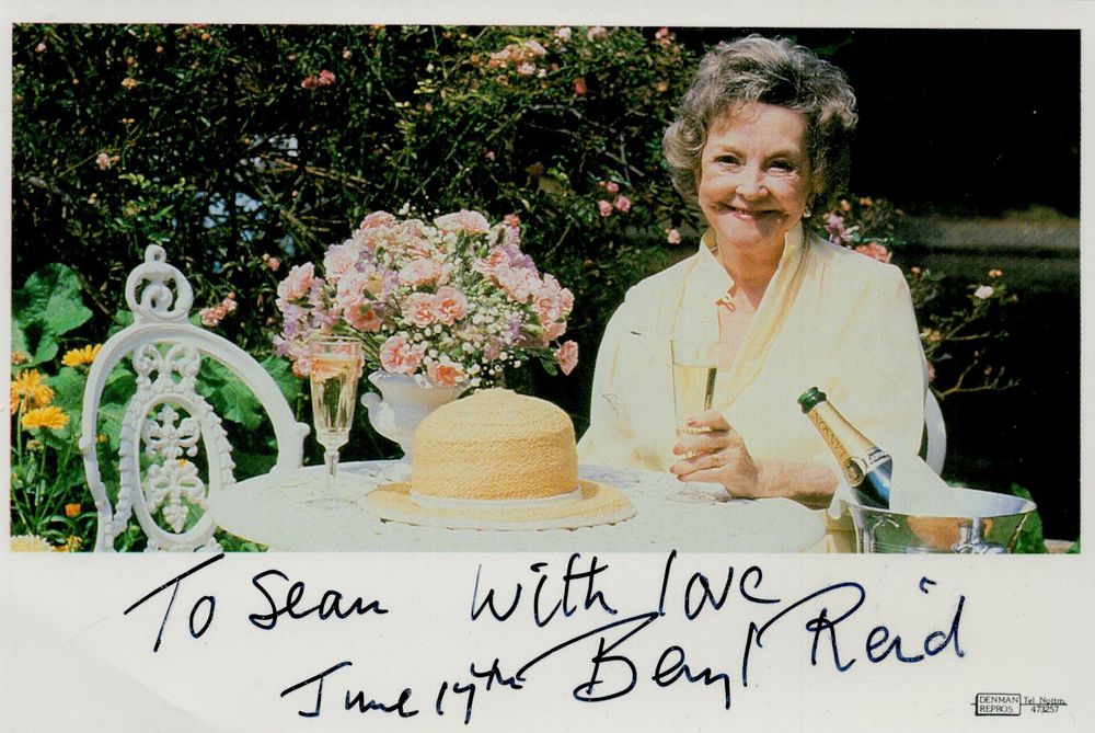 Lot 642: Beryl Reid OBE signed colour photo 6x4 Inch....