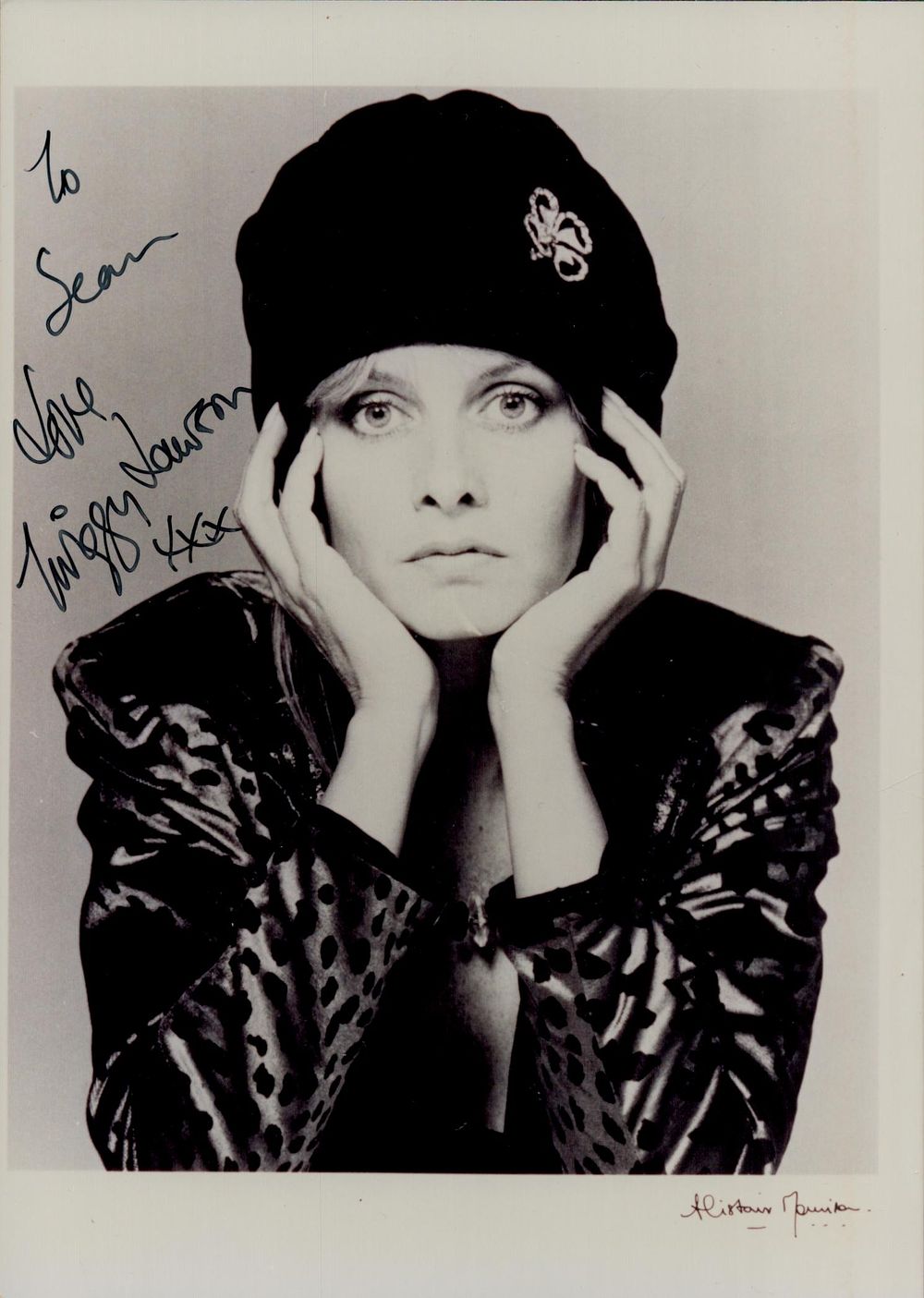 Lot 645: Twiggy Lawson DBE signed black & white photo...