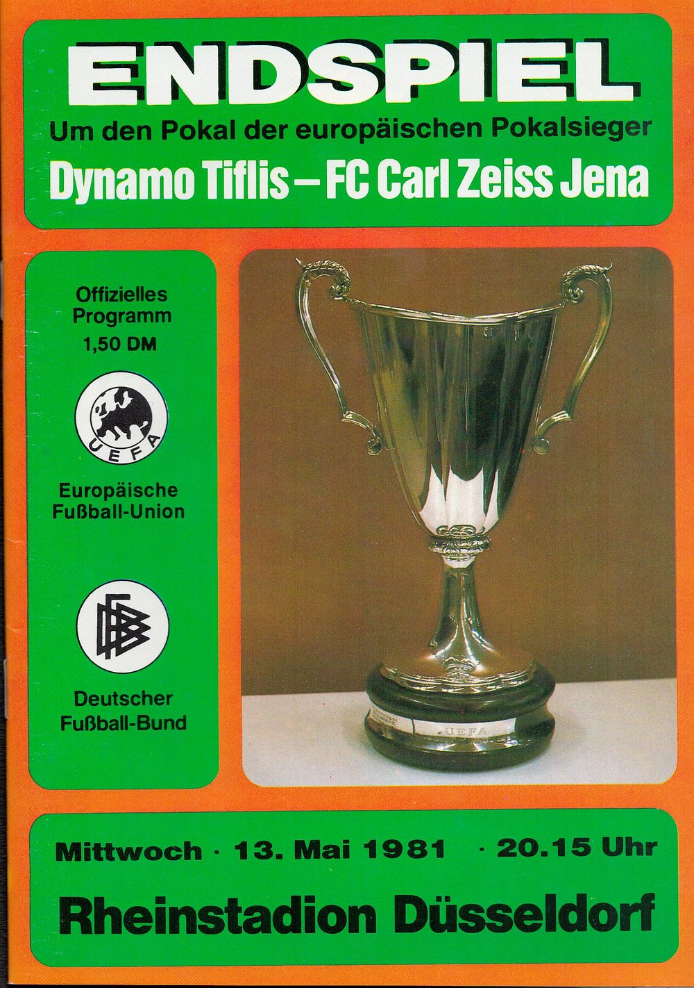 Lot 409: 1 x Mannschafts Football Programme 1981 v Aufstellungen...