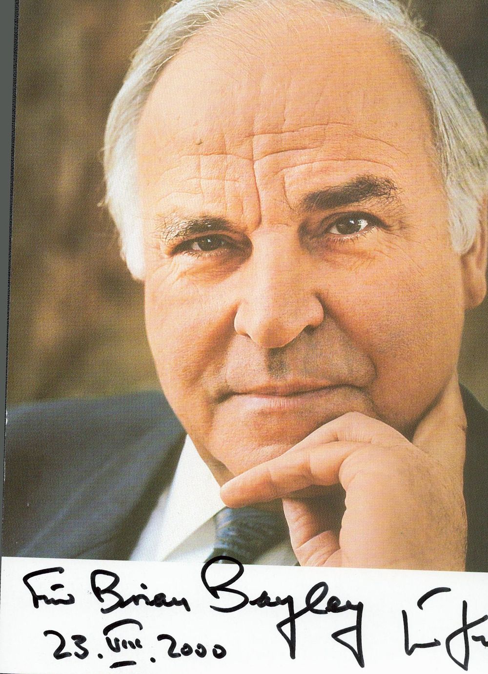 Lot 204: Helmut Kohl signed 8x6inch colour photo. Dedicated. Good...