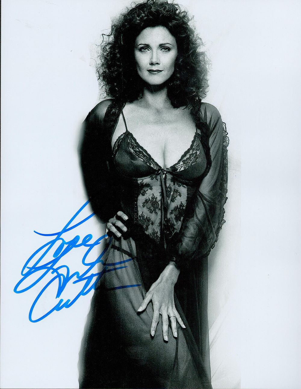 Lot 214: Lynda Carter signed 10x8inch black and white photo....