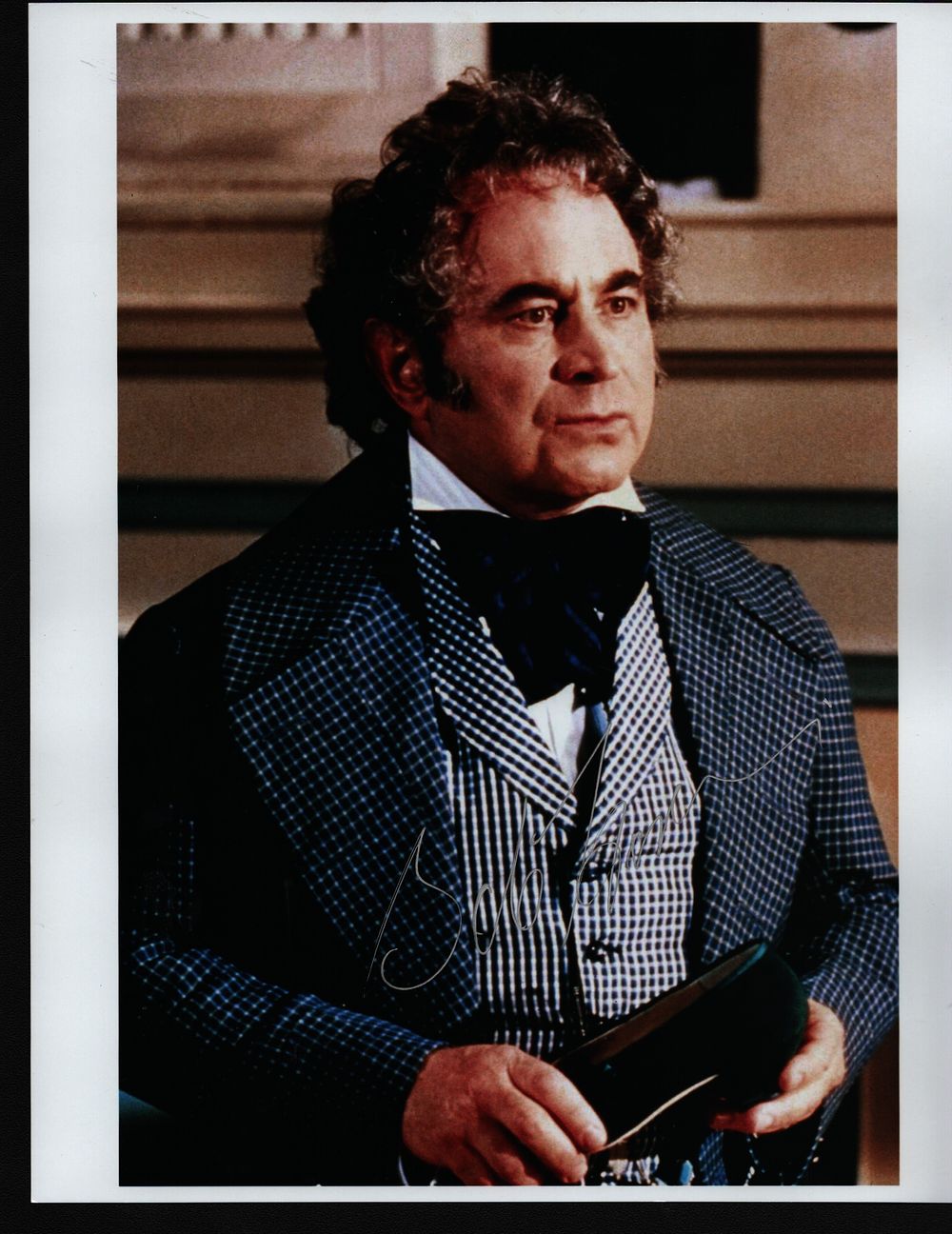 Lot 245: Bob Hoskins signed 10x8inch colour photo. Good condition....