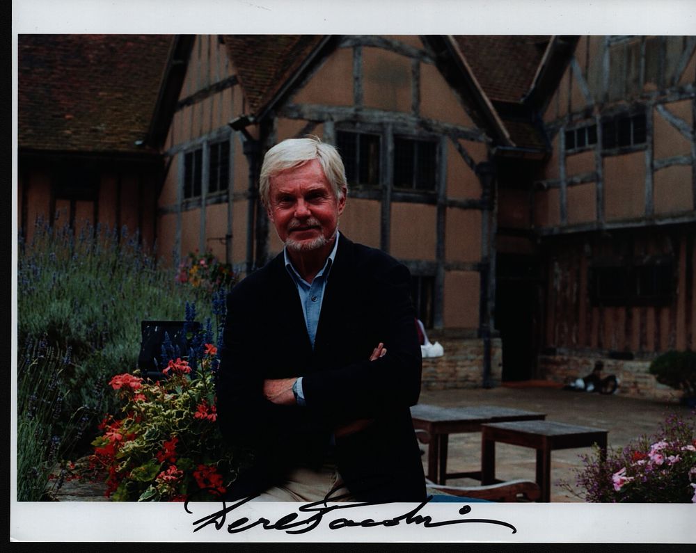 Lot 249: Derek Jacobi signed 10x8inch colour photo. Good condition....