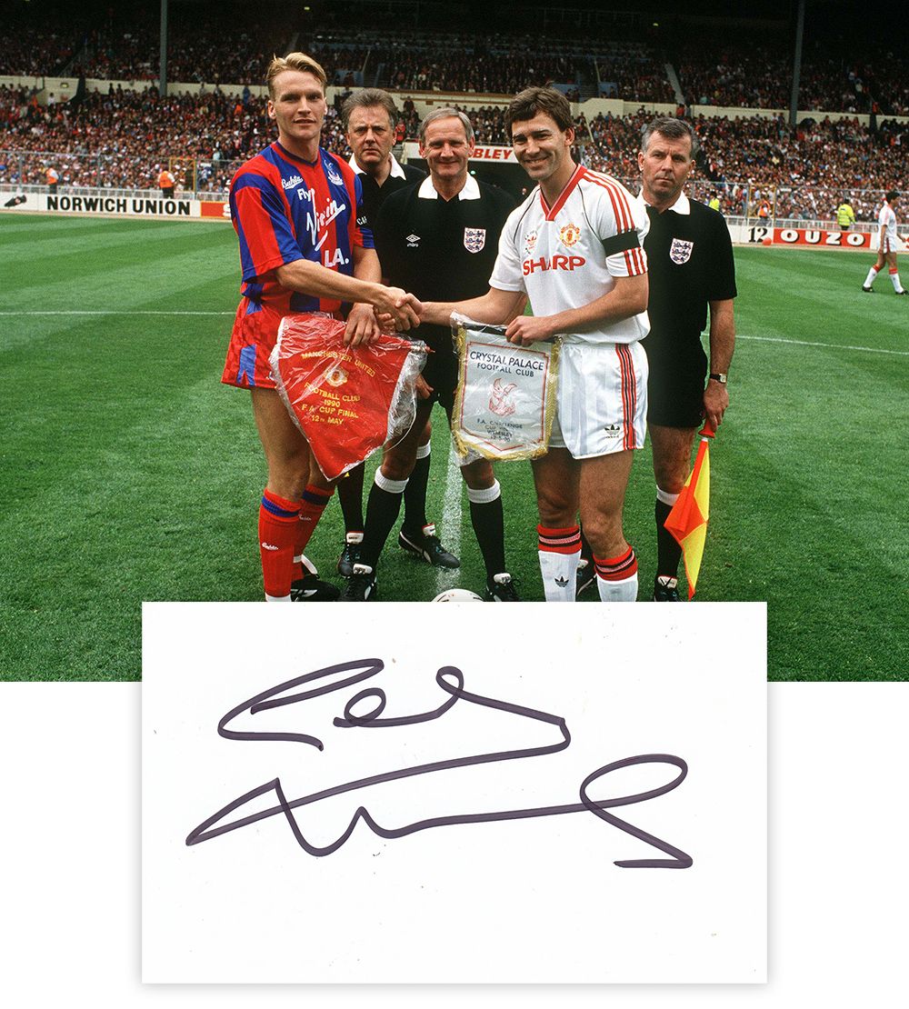 Lot 353: Autographed GEOFF THOMAS 8 x 6 Presentation :...