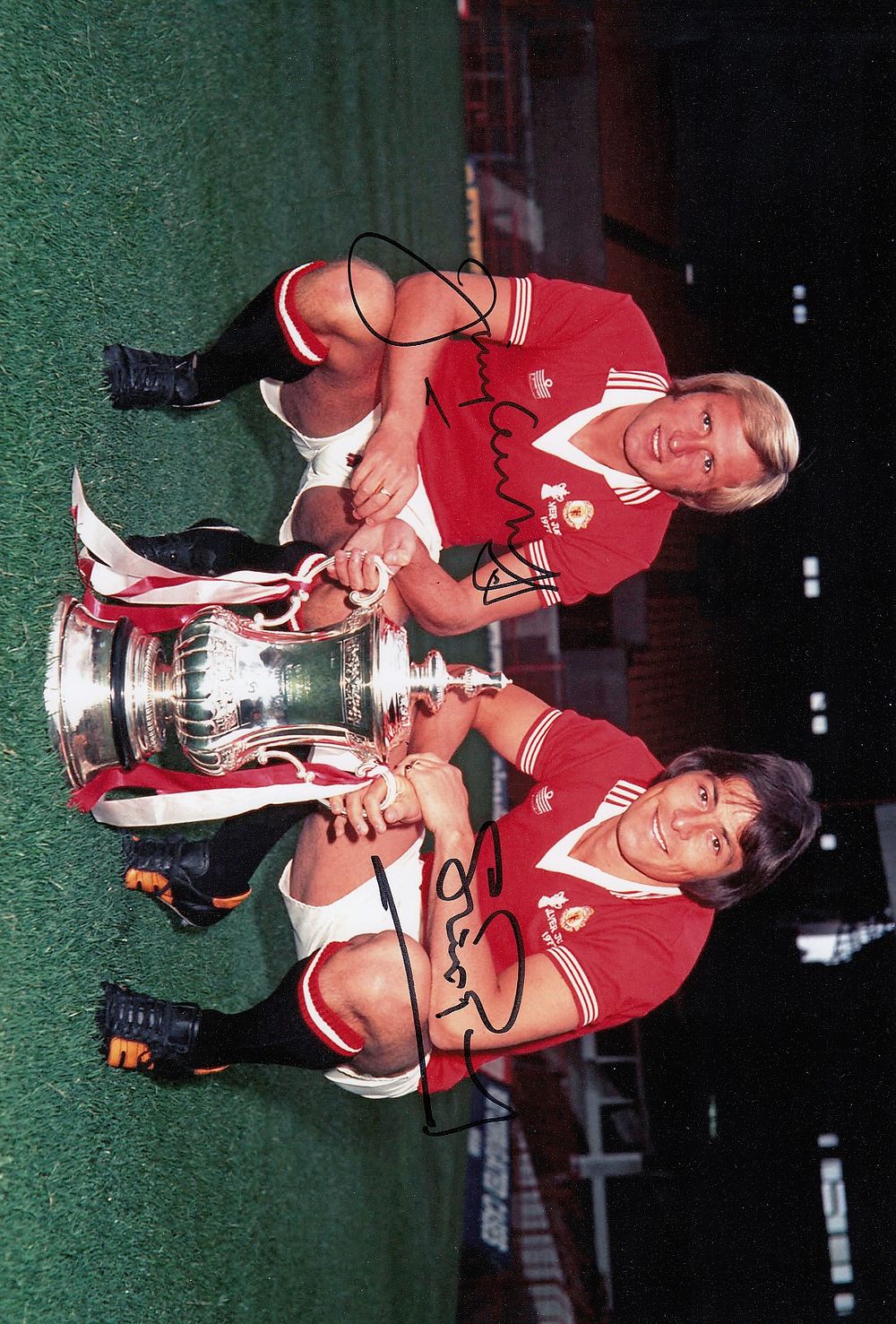 Lot 369: Autographed MAN UNITED 12 x 8 Photo :...