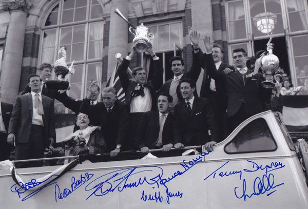 Lot 372: Autographed TOTTENHAM 12 x 8 Photo : B/W,...