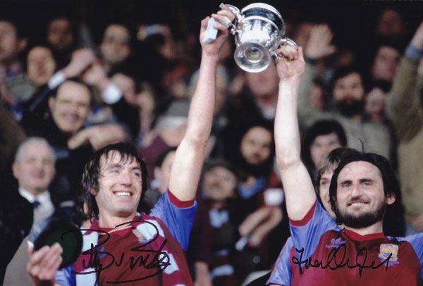 Lot 375: Autographed WEST HAM UNITED 12 x 8 Photo...