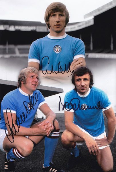 Lot 378: Autographed MANCHESTER CITY 12 x 8 Photo :...