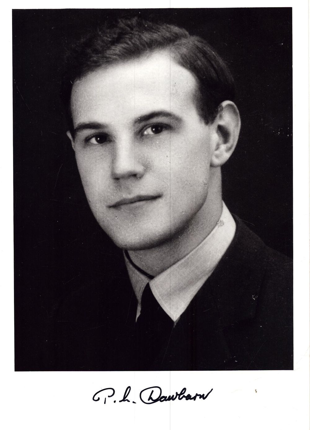 Lot 547: Sqn Ldr Peter Leslie Dawbarn signed 5x7 inch...