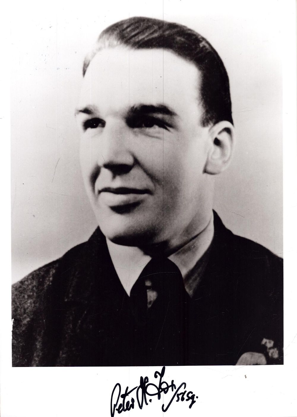 Lot 548: Warrant Officer Peter Hutton Fox signed 5x7 inch...