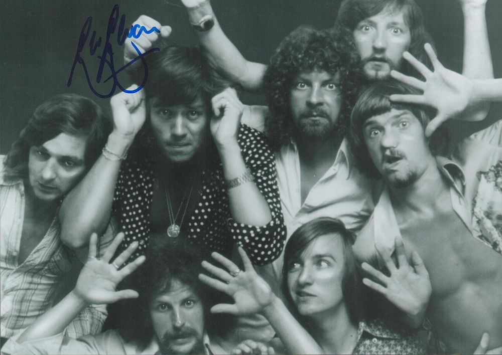 Lot 597: Bev Bevan signed 10x7 black and white photograph...