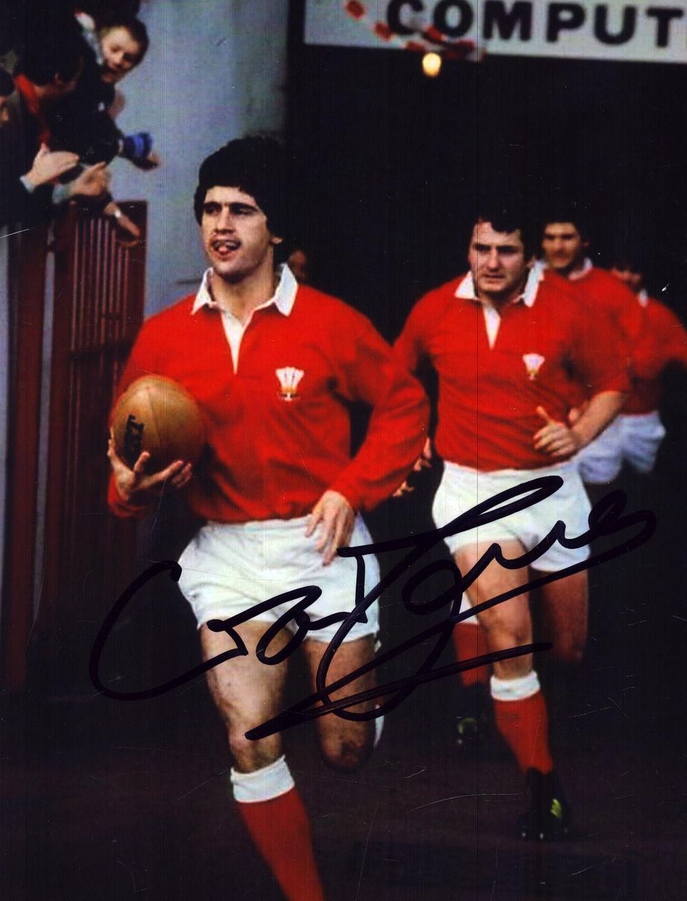 Lot 699: Gareth Davies signed 6x4 inch colour photo. Good...