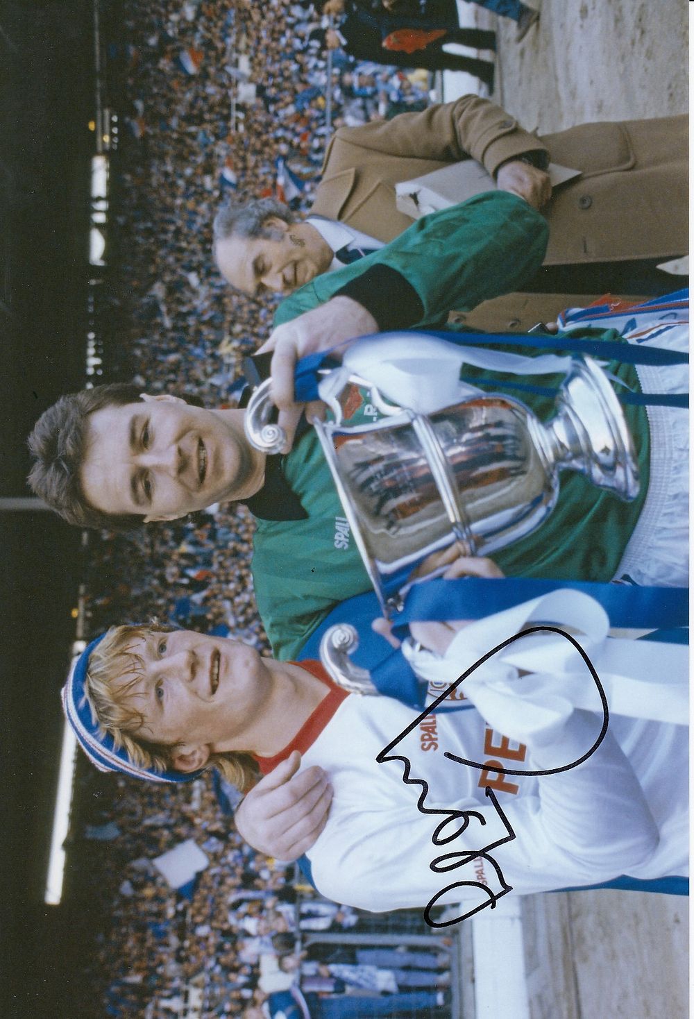 Lot 301: Autographed COLIN HENDRY 12 x 8 Photo :...