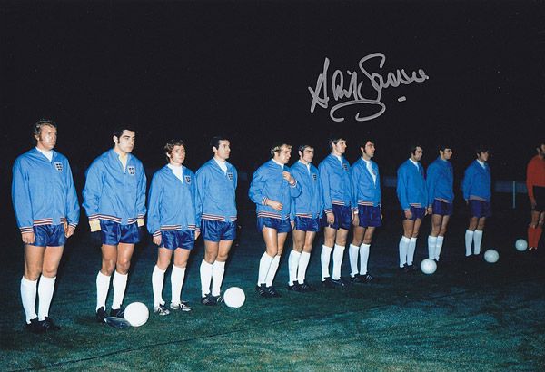 Lot 305: Autographed DAVID SADLER 12 x 8 Photo :...