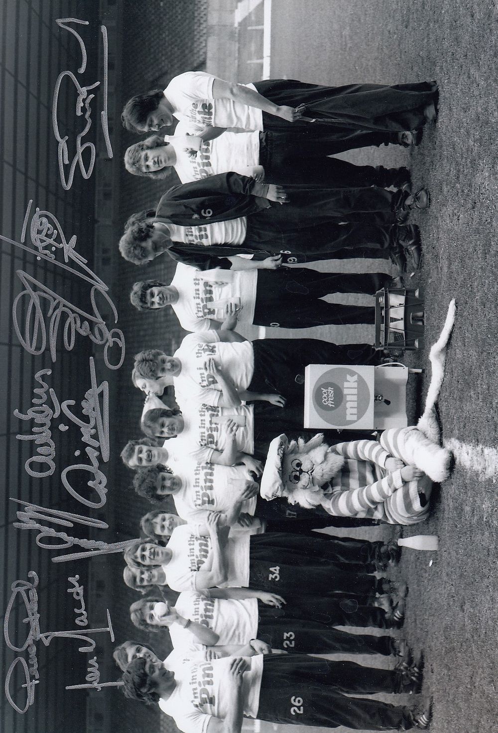 Lot 308: Autographed MAN UNITED 12 x 8 Photo :...