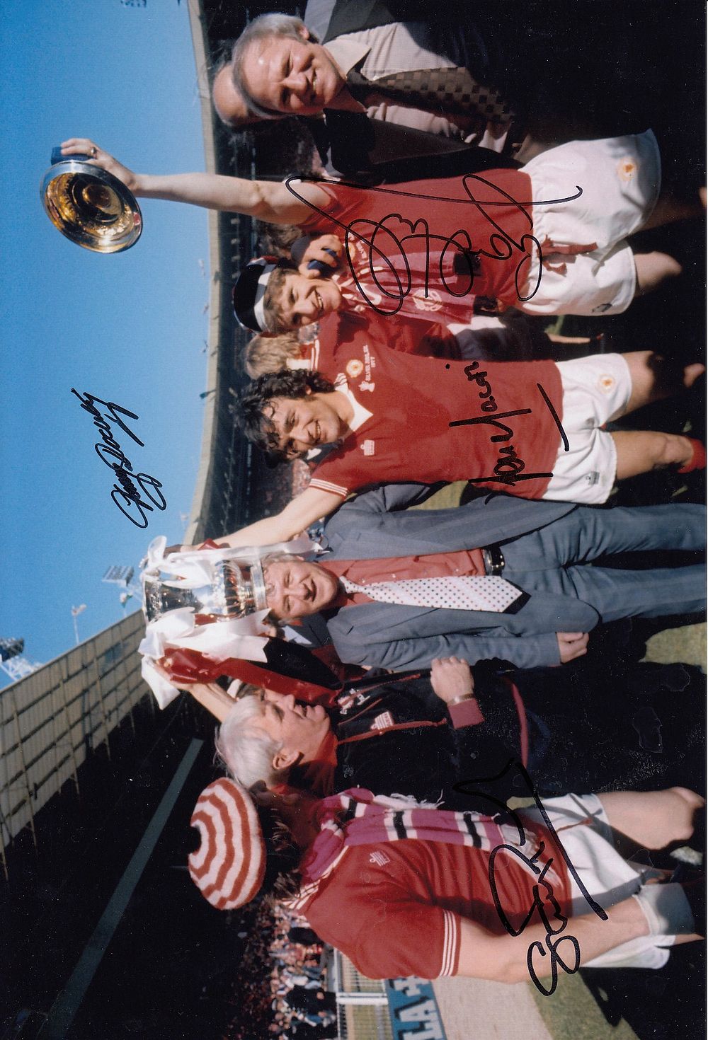 Lot 309: Autographed MAN UNITED 12 x 8 Photo :...