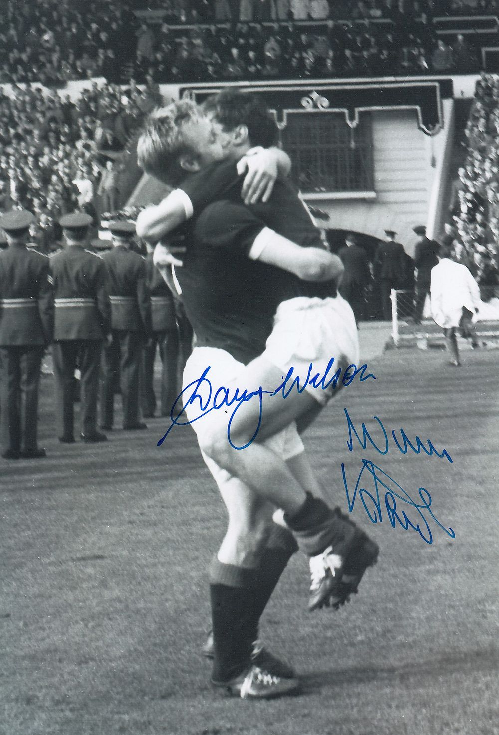 Lot 315: Autographed SCOTLAND 12 x 8 Photo : B/W,...
