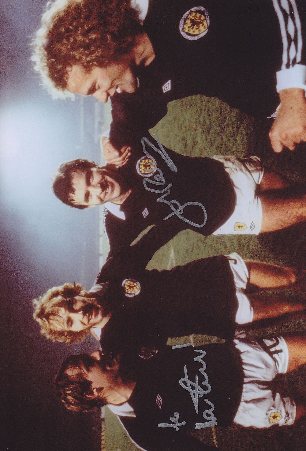Lot 317: Autographed SCOTLAND 12 x 8 Photo : Col,...