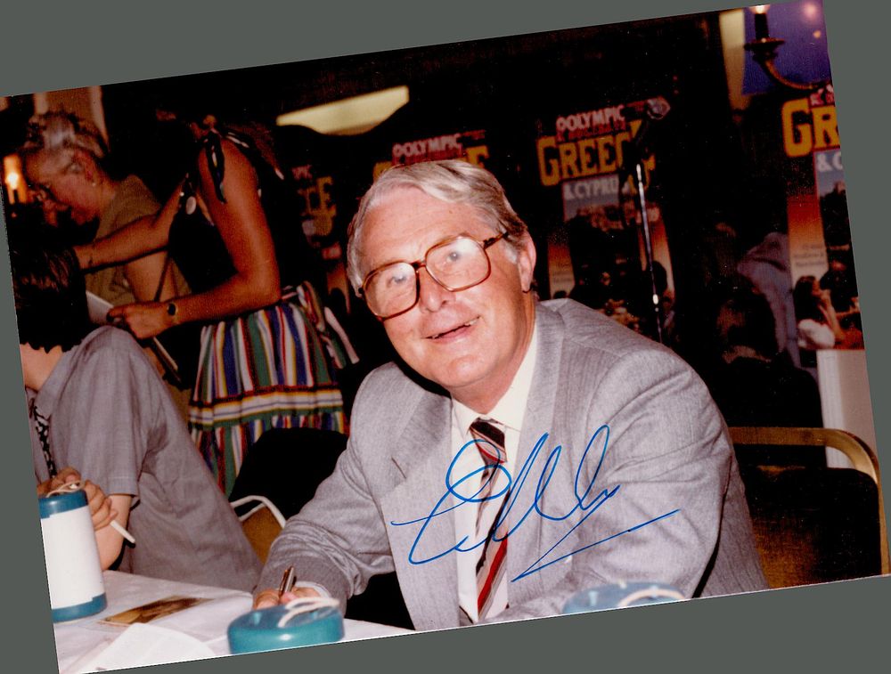 Lot 333: Ernie Wise signed 6x4ich colour photo. Good condition....