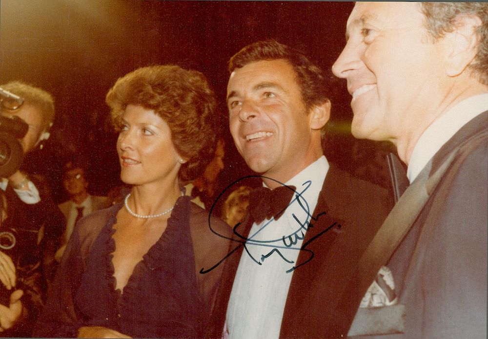 Lot 369: Tony Jacklin signed 6x4inch colour photo. Good condition....