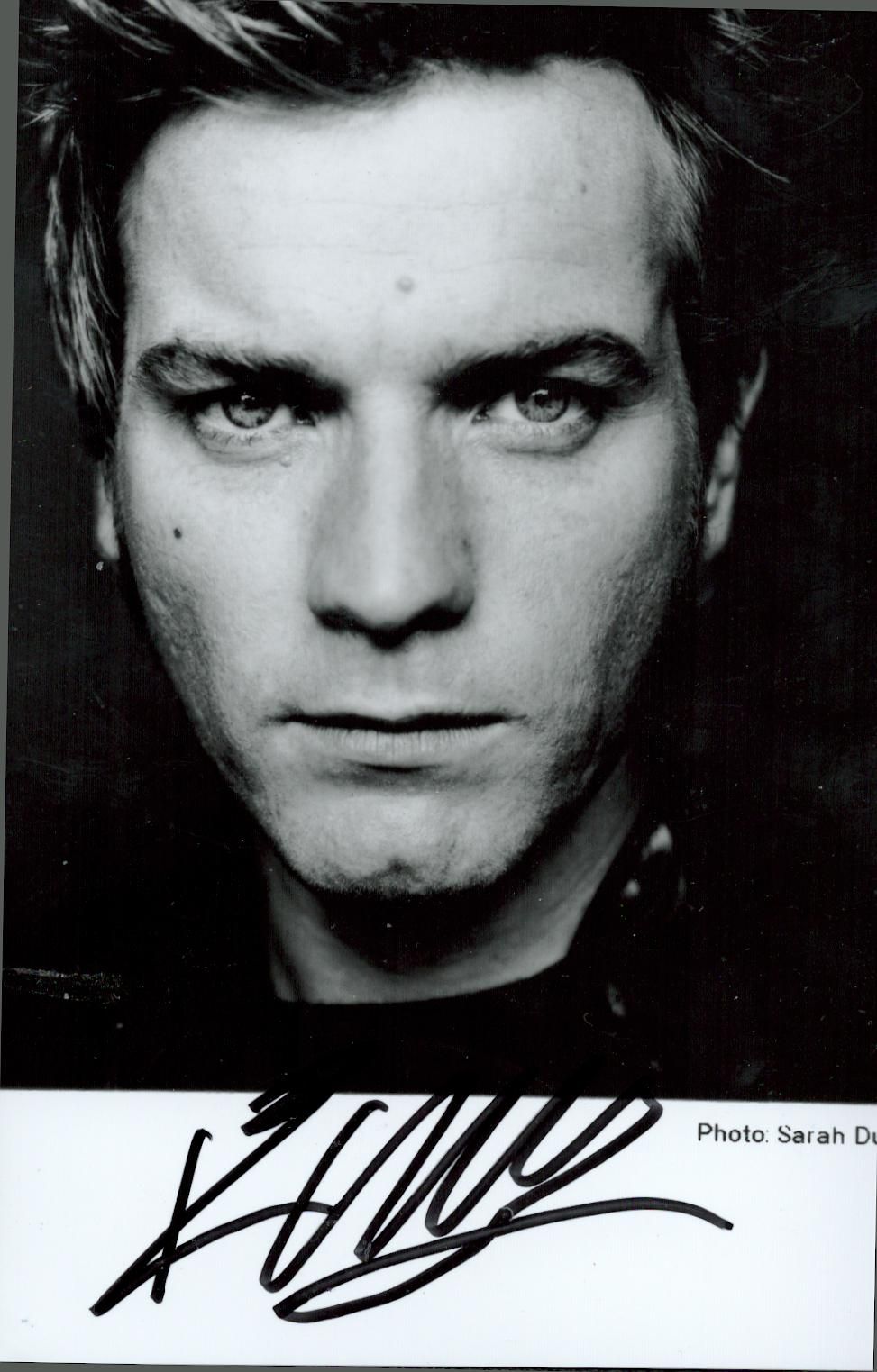 Lot 376: Ewan Mcgregor signed 6x4inch black and white phot....