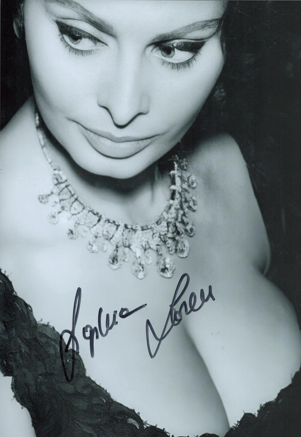 Lot 399: Sophia Loren signed 10x8inch black and white photo....