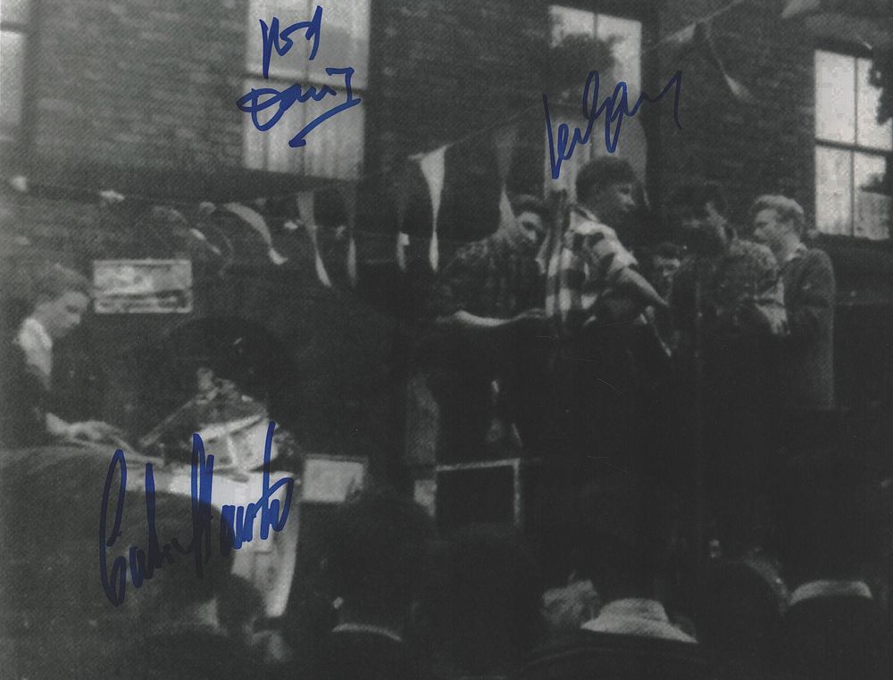 Lot 473: Len Garry, Colin Hanton and Rod Davis signed...