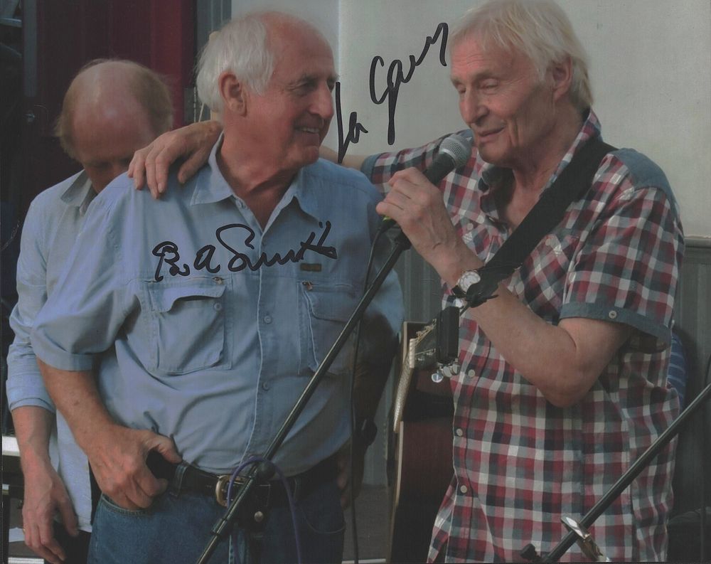 Lot 487: Len Garry and Bill Smith signed 12x8inch colour...