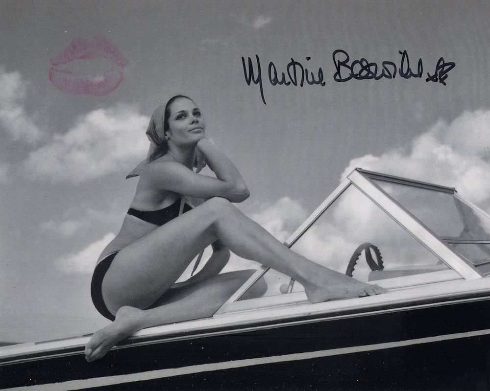 Lot 649: 007 James Bond movie Thunderball 8x10 B&W photo...