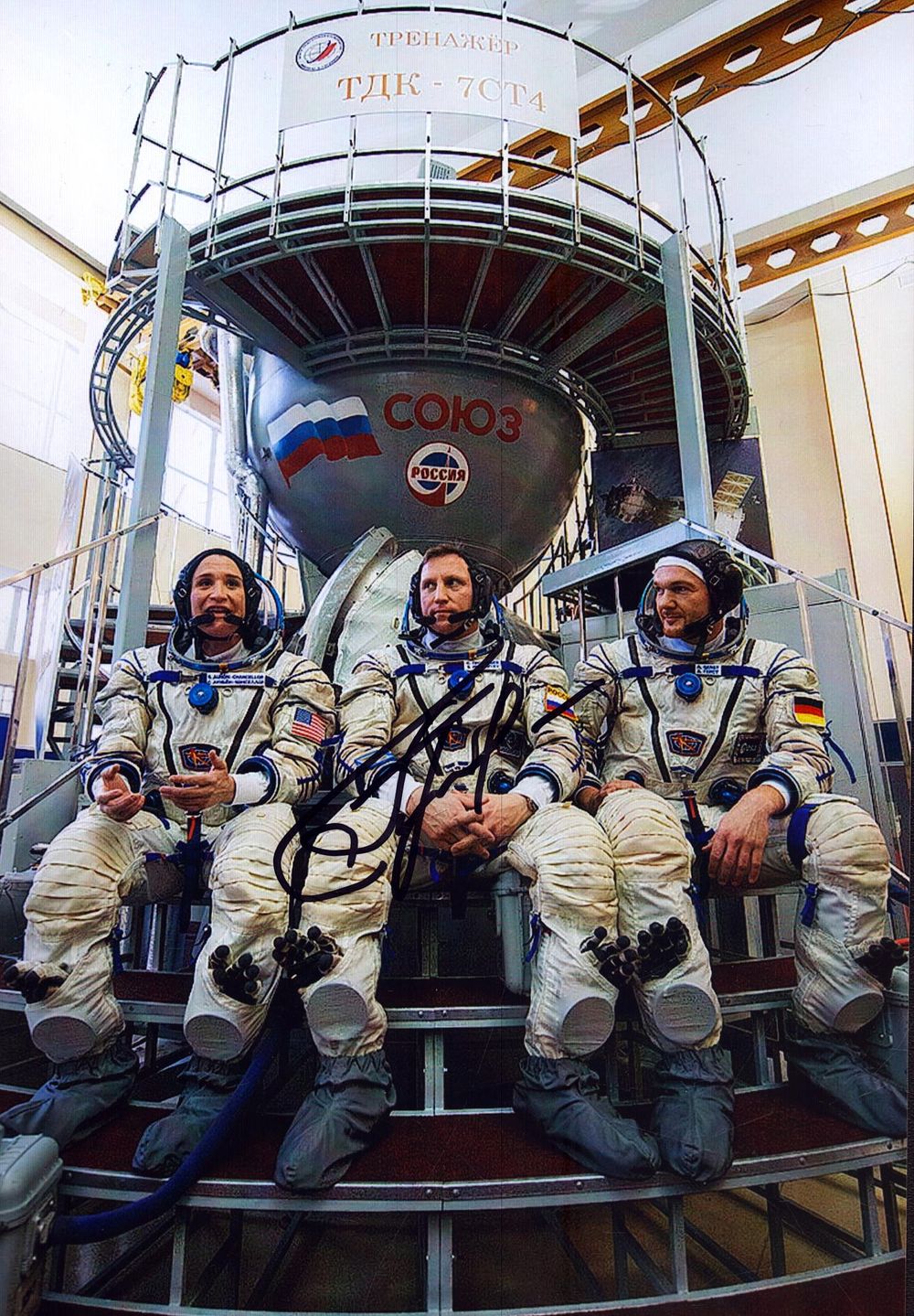 Lot 158: Cosmonaut Sergei Walerjewitsch signed 7x5inch colour photo. Good...