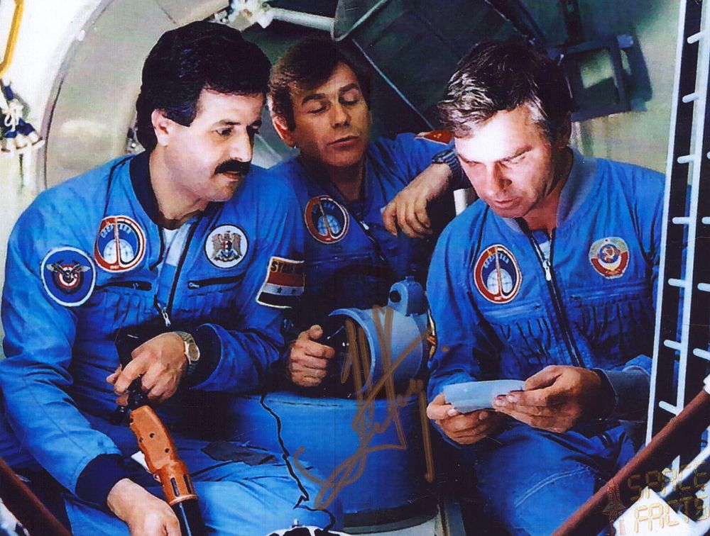 Lot 159: Cosmonaut Aleksandr Pavlovich Aleksandrov signed 6x5inch colour photo....