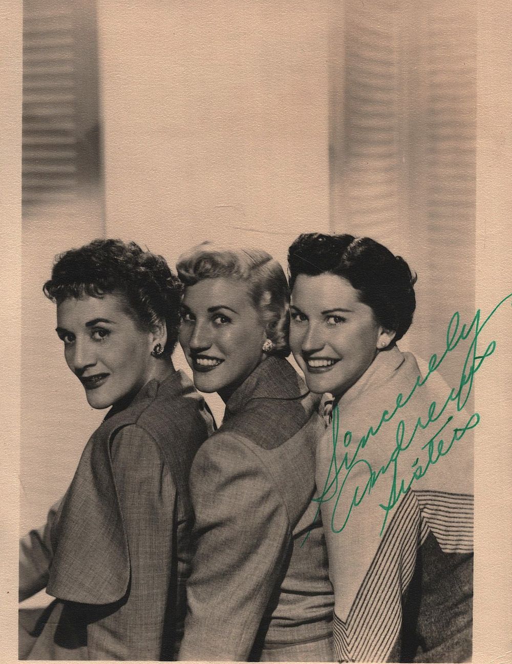 Lot 189: Andrews Sisters signed 6.5x5 inch black & white...