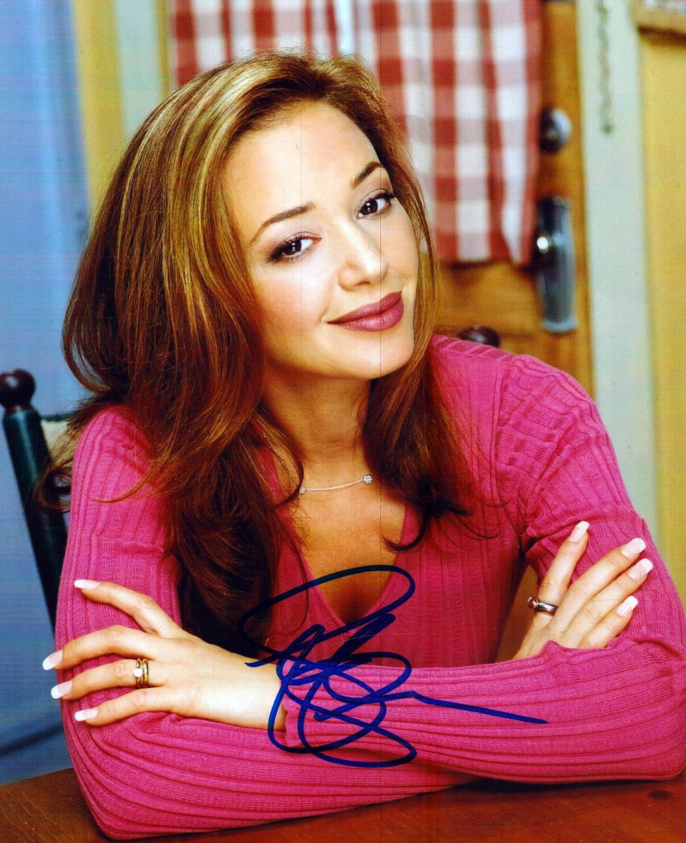 Lot 221: Leah Remini signed 6x5inch colour photo. Good condition....