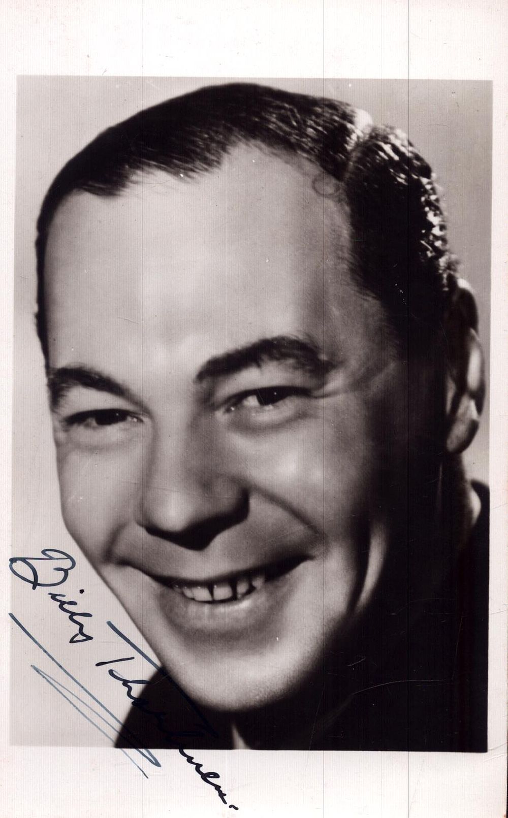 Lot 235: Billy Thorburn signed 6x4inch black and white photo....